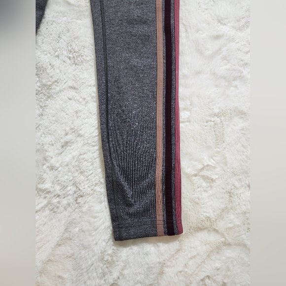 Lululemon Take A Hint 7/8 Tight *25". Size 6. - Picture 7 of 17